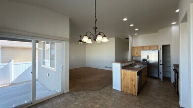 456 Stonebrook Dr in Windsor, CO - Building Photo - Building Photo