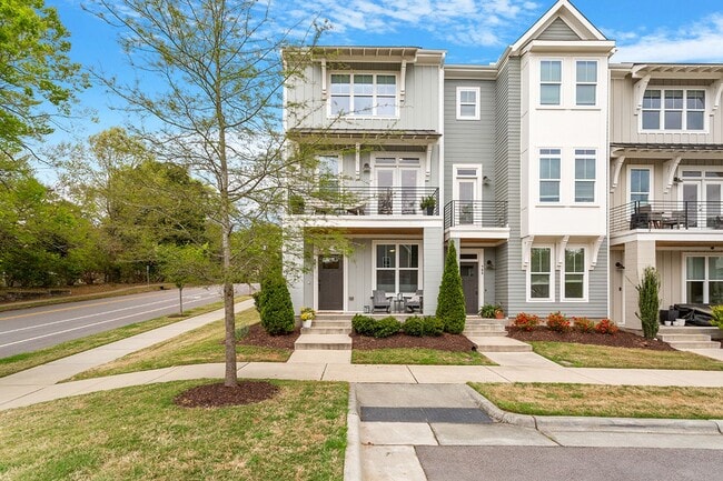 property at 701 Peakland Pl