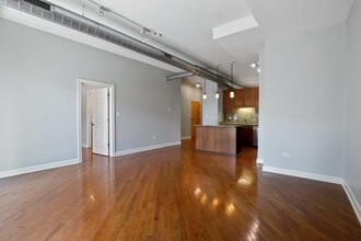 3125 W Fullerton Ave in Chicago, IL - Building Photo - Building Photo