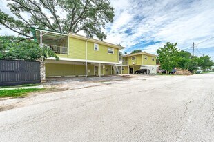 1711 Fourcade St in Houston, TX - Building Photo