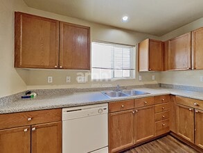 9161 Desirable Ct in Las Vegas, NV - Building Photo - Building Photo