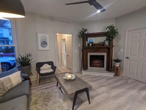 232 Broadway, Unit Unit B in Rockland, ME - Building Photo - Building Photo