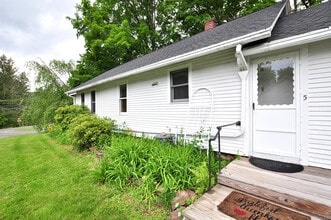 5 Case St in Canton, CT - Building Photo - Building Photo