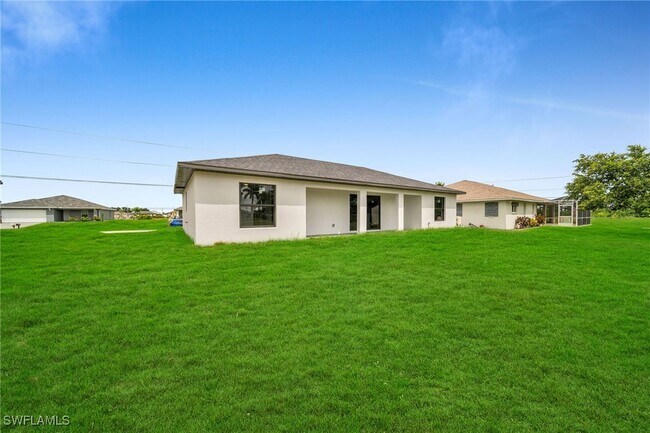 204 NW 22nd Pl in Cape Coral, FL - Building Photo - Building Photo