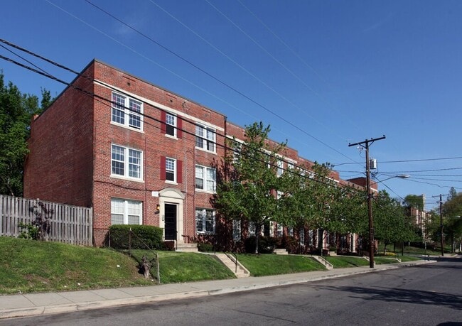 2908 7th St NE, Unit 1