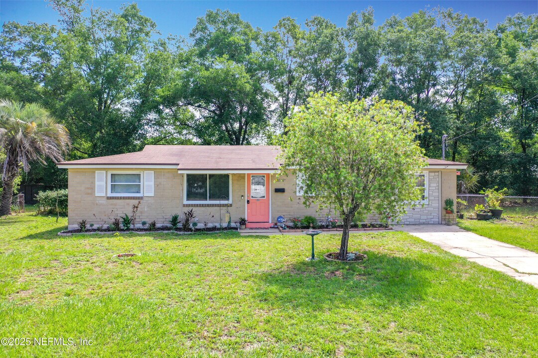 2829 Goldenrod Cir E in Jacksonville, FL - Foto de edificio