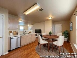 8219 Maple Meadow Dr in Converse, TX - Building Photo - Building Photo