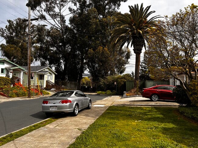 3311 Nicol Ave, Unit Cul-de-sac Duplex in Oakland, CA - Foto de edificio - Building Photo
