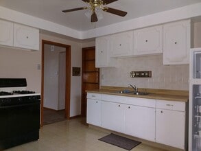 6125 Ridge Rd. in Parma, OH - Foto de edificio - Building Photo