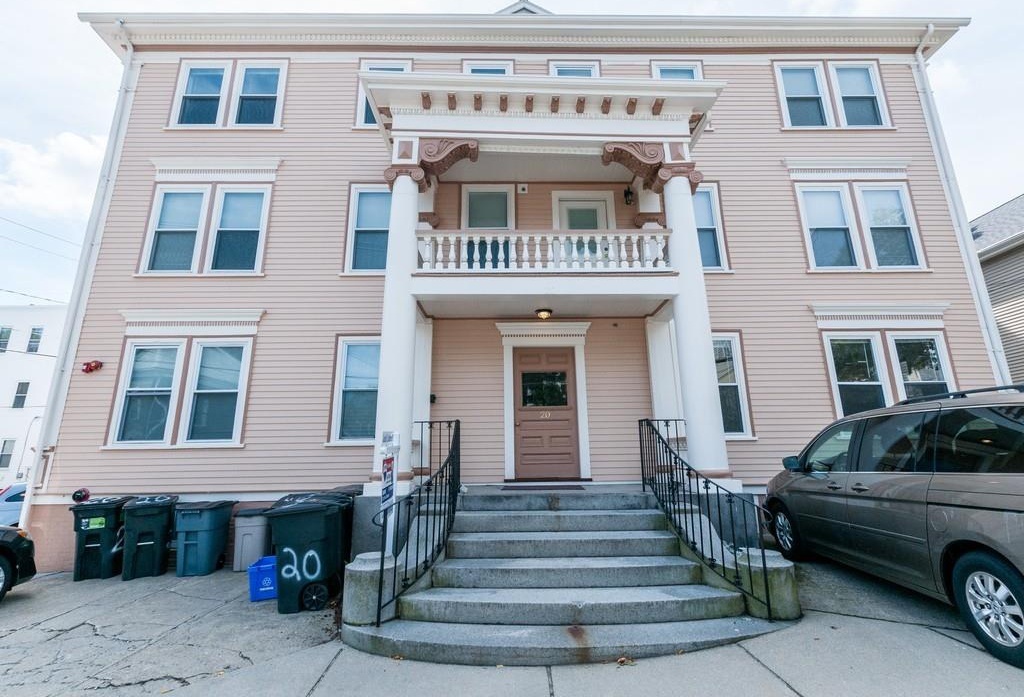 20 Moraine St, Unit 2 in Belmont, MA - Building Photo