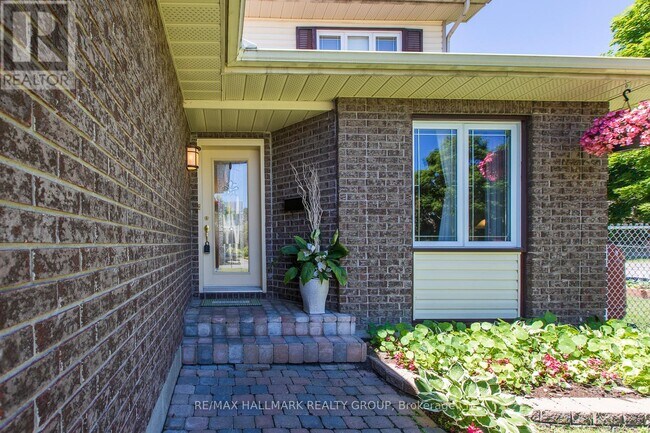 382 Place Pauline Charron in Ottawa, ON - Building Photo - Building Photo