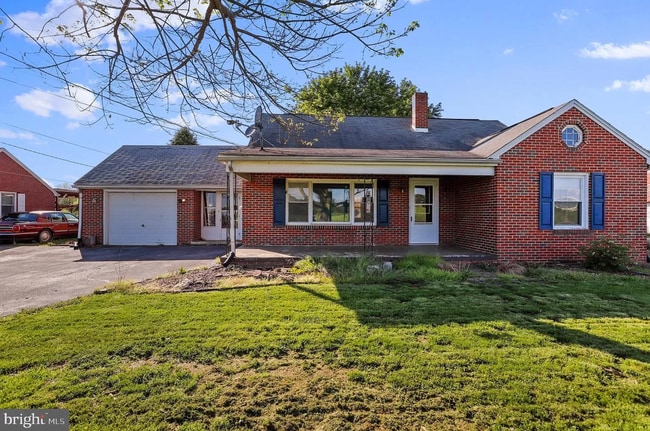 12227 Williamsport Pike in Greencastle, PA - Foto de edificio - Building Photo