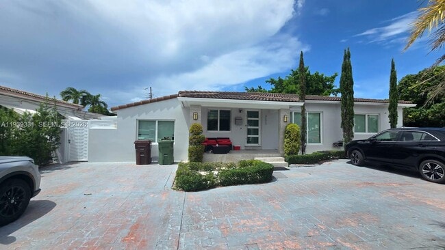 265 W 53rd Terrace in Hialeah, FL - Building Photo - Building Photo