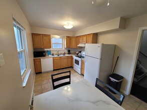 410 Glenwood Rd, Unit Ground Floor Apartment in Rossford, OH - Building Photo - Building Photo
