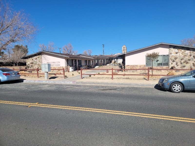 19170 CA-18 in Apple Valley, CA - Building Photo