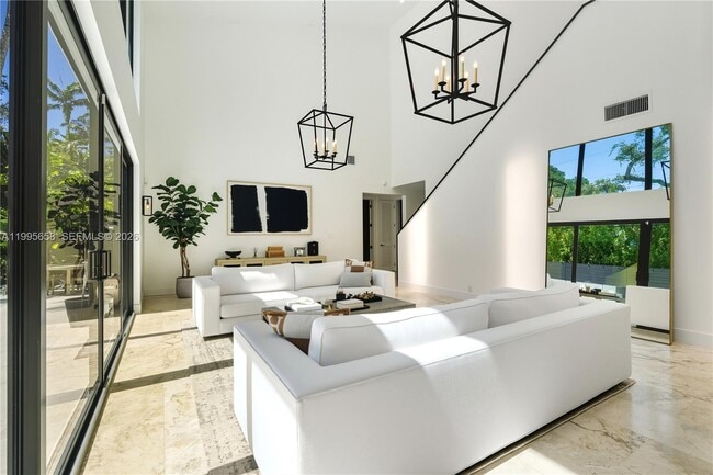 3782 El Prado Blvd in Miami, FL - Building Photo - Building Photo