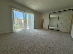 5480 Aurora Dr in Ventura, CA - Building Photo - Building Photo
