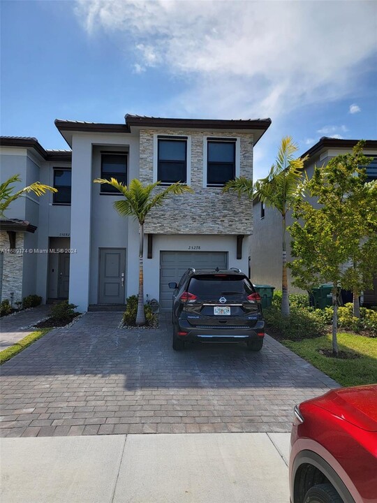 25278 SW 108th Ave in Homestead, FL - Foto de edificio