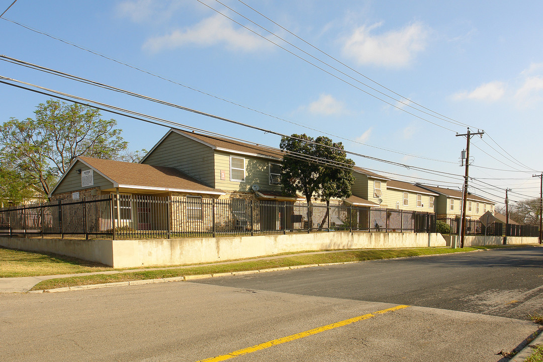 Park Square Apartments in San Antonio, TX - Building Photo