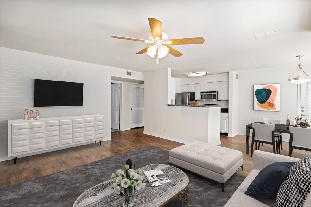 Stonebriar Woods Apartment Homes in Overland Park, KS - Building Photo