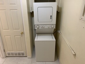 2103 3rd St, Unit B in Sacramento, CA - Building Photo - Building Photo