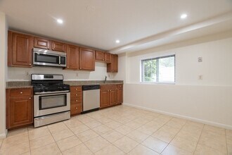 146 Willow St in Waltham, MA - Building Photo - Building Photo