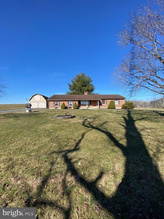 11 Creeks Edge Rd in Oley, PA - Building Photo