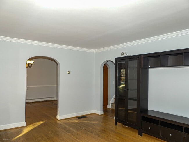 903 Crestview Dr in Herndon, VA - Building Photo - Building Photo