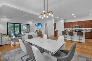 1281 SW 113th Way in Pembroke Pines, FL - Building Photo