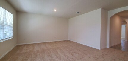 747 Squires Grove Dr in Winter Haven, FL - Building Photo - Building Photo