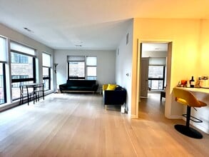 45 W 3rd St, Unit 312 in Boston, MA - Foto de edificio - Building Photo