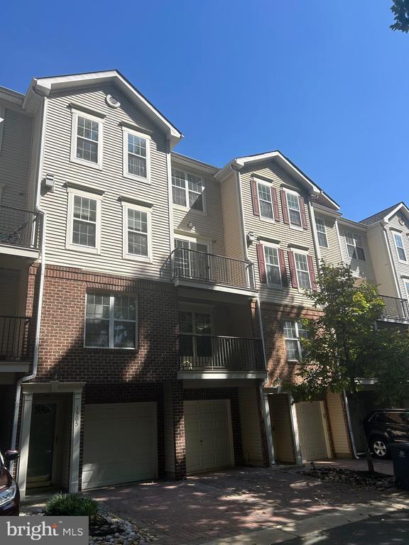 property at 1505 Post Oak Dr