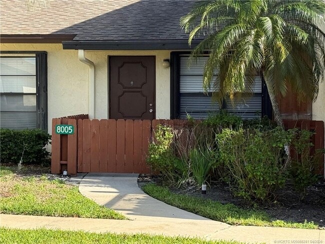 8005 SE Villa Cir in Hobe Sound, FL - Building Photo - Building Photo