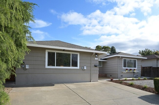 1 Sharilyn Ln in Novato, CA - Building Photo - Building Photo