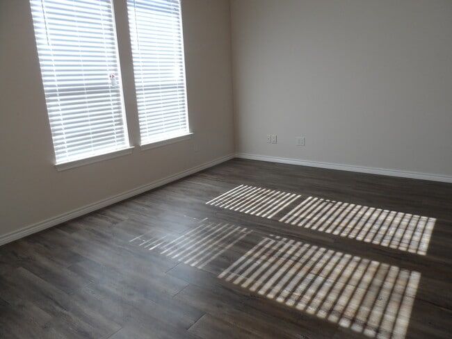 1208 Country Club Rd in Cleburne, TX - Building Photo - Building Photo