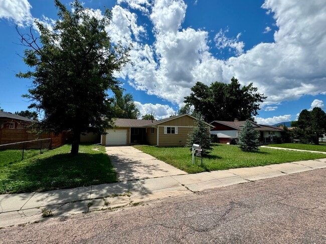 517 Holly Dr in Colorado Springs, CO - Building Photo - Building Photo