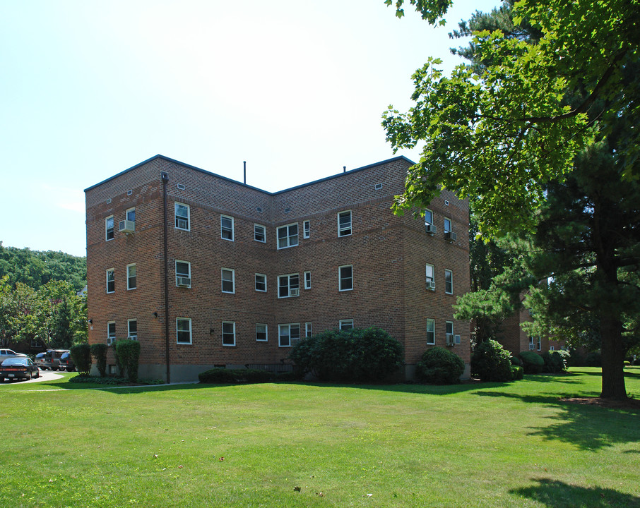 Tappan Manour Condominium in Tarrytown, NY - Building Photo