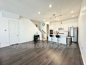 9927 Tolbert St in Irving, TX - Building Photo - Building Photo