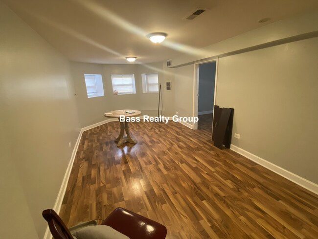 property at 1121 N Winchester Ave