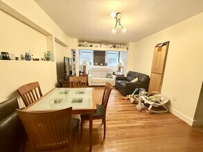 12 Ware St, Unit B in Cambridge, MA - Building Photo - Building Photo