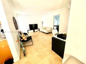 81 Edgewater Dr-Unit -203 in Coral Gables, FL - Building Photo - Building Photo