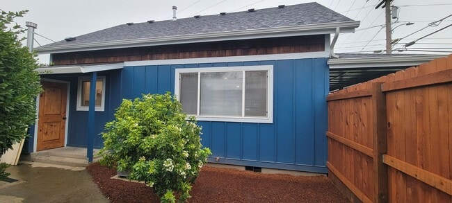 414 N Madison St in Lafayette, OR - Building Photo - Building Photo