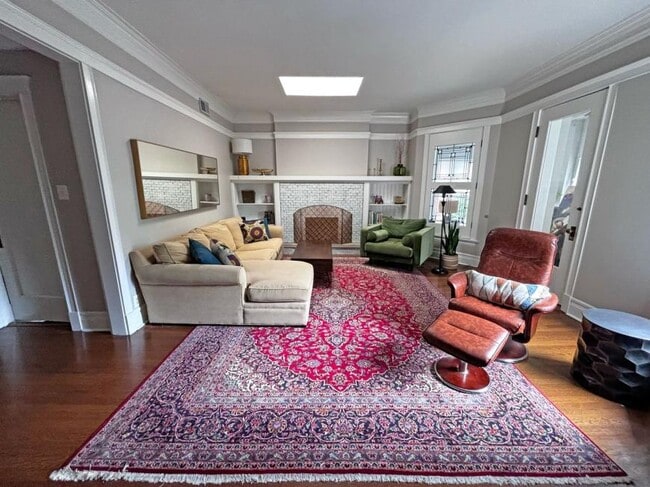 property at 729 W Junior Terrace