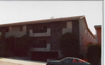 460-468 E Santa Anita Ave in Burbank, CA - Building Photo - Building Photo