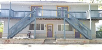 921 W 20th St, Unit 2 in Cedar Falls, IA - Building Photo
