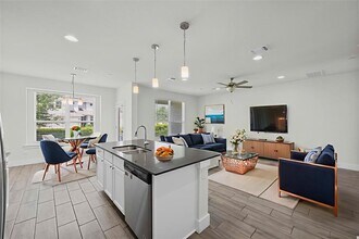 1810 Roseburg Dr in Austin, TX - Building Photo - Building Photo