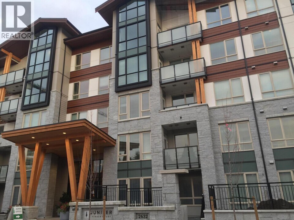 2632 Library Ln in North Vancouver, BC - Building Photo