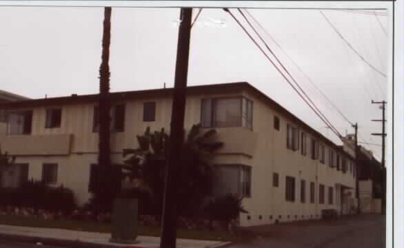 1341 Yale St in Santa Monica, CA - Building Photo