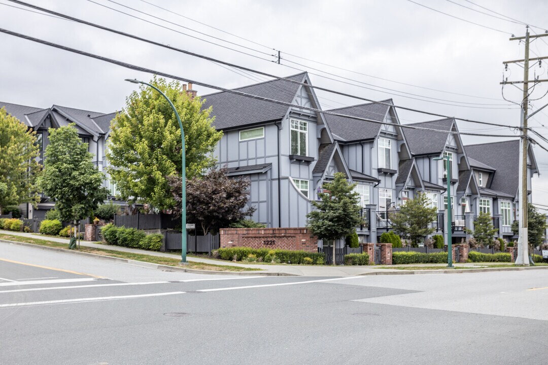 1221 Rocklin St in Coquitlam, BC - Building Photo