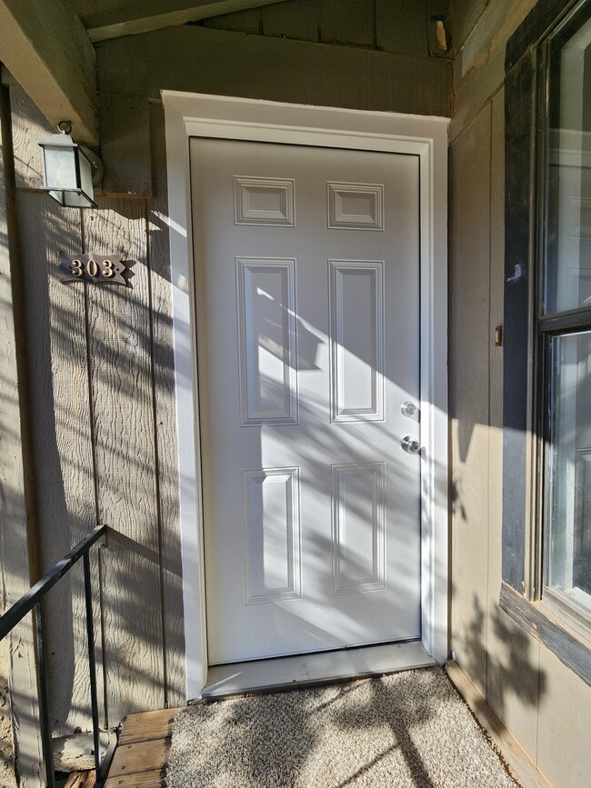 7408 Avenue X, Unit 303 in Lubbock, TX - Foto de edificio - Building Photo